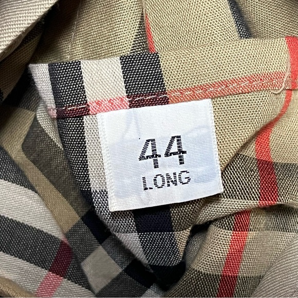 Burberry trench coat. - Picture 12 of 14